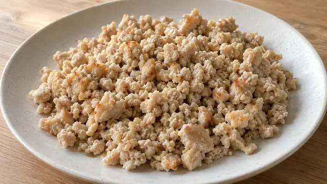 加熱した鶏ひき肉のPFC解説で使う食材イメージ