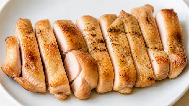 加熱した鶏もも肉のPFC解説で使う食材イメージ