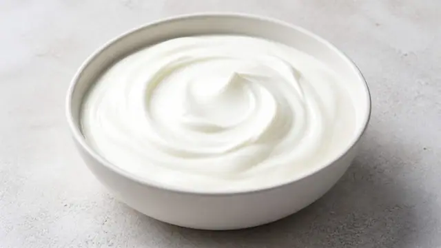 プレーンヨーグルトのPFC解説で使う無糖ヨーグルトのイメージ